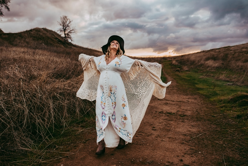 Bay Area Maternity Photography, mother strutting down a dirt road